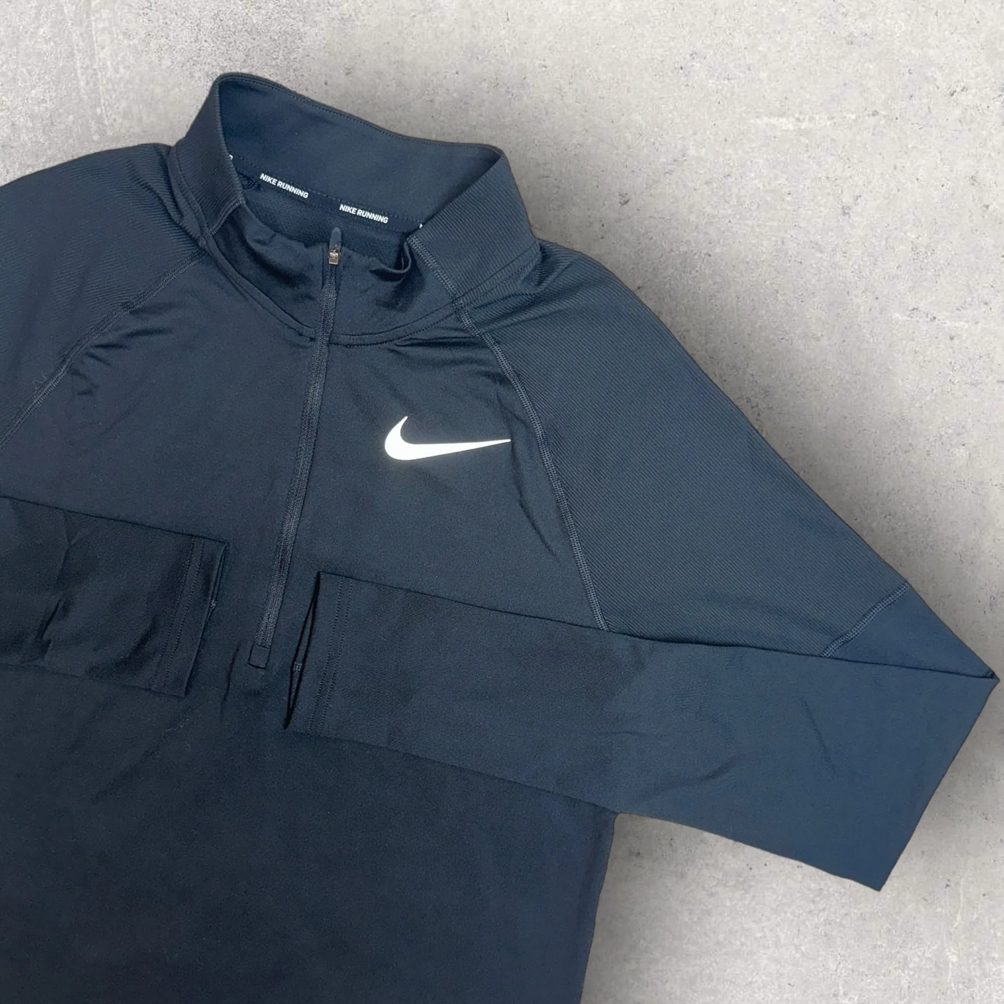 NIKE RUNNING 1/4 ZIP / SHORT SET - BLACK